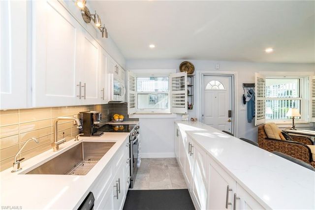 980 7th AVE S 101, Naples, FL 34102