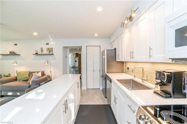 980 7th AVE S 101, Naples, FL 34102