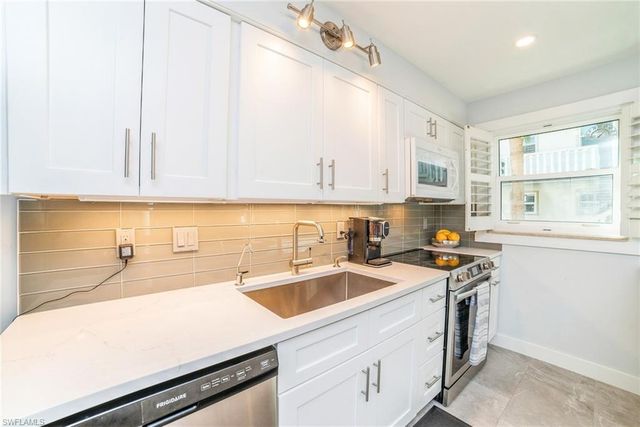 980 7th AVE S 101, Naples, FL 34102