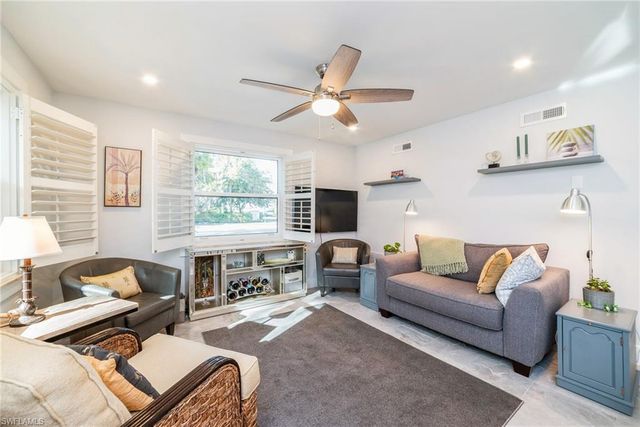 980 7th AVE S 101, Naples, FL 34102