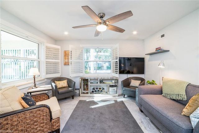 980 7th AVE S 101, Naples, FL 34102