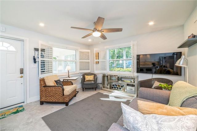 980 7th AVE S 101, Naples, FL 34102