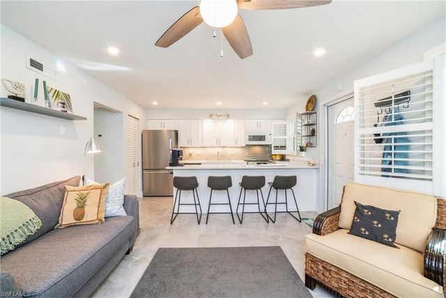 980 7th AVE S 101, Naples, FL 34102