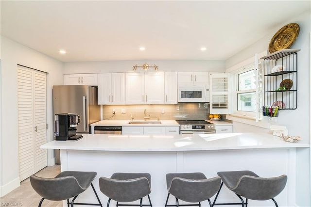 980 7th AVE S 101, Naples, FL 34102