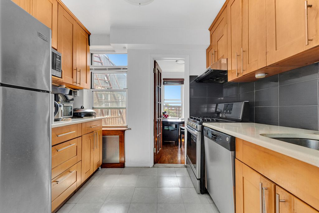 10534 65th Ave Apt 6E, New York City, NY 11375