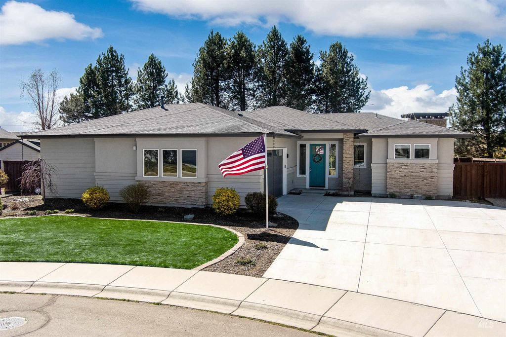 3961 W Caragana Ct, Meridian, ID 83646