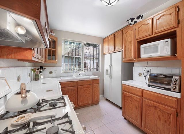 3654 7th Avenue, Los Angeles, CA 90018