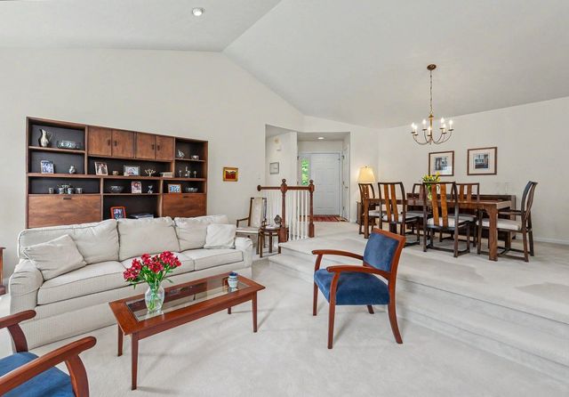 27 Gleneagle Drive, Bedford, NH 03110