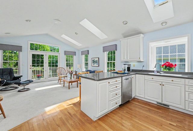 27 Gleneagle Drive, Bedford, NH 03110