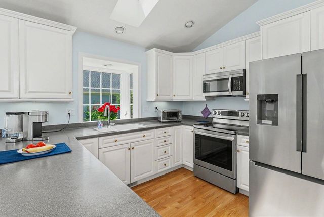 27 Gleneagle Drive, Bedford, NH 03110