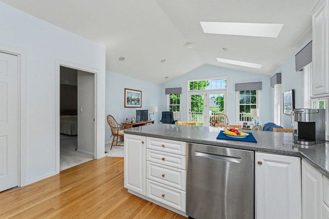 27 Gleneagle Drive, Bedford, NH 03110