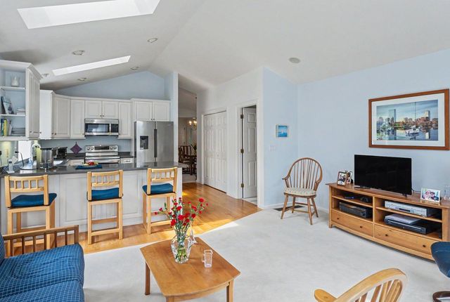 27 Gleneagle Drive, Bedford, NH 03110