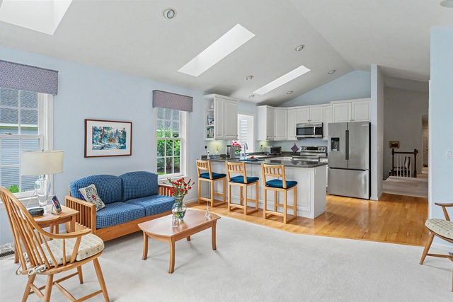 27 Gleneagle Drive, Bedford, NH 03110