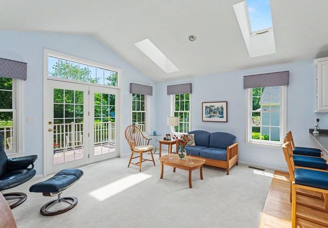 27 Gleneagle Drive, Bedford, NH 03110