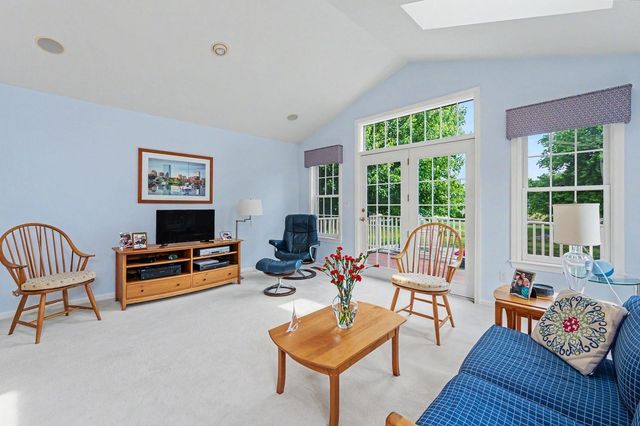 27 Gleneagle Drive, Bedford, NH 03110
