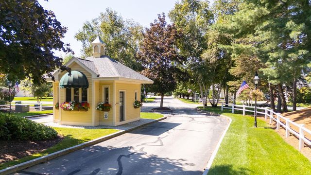 27 Gleneagle Drive, Bedford, NH 03110