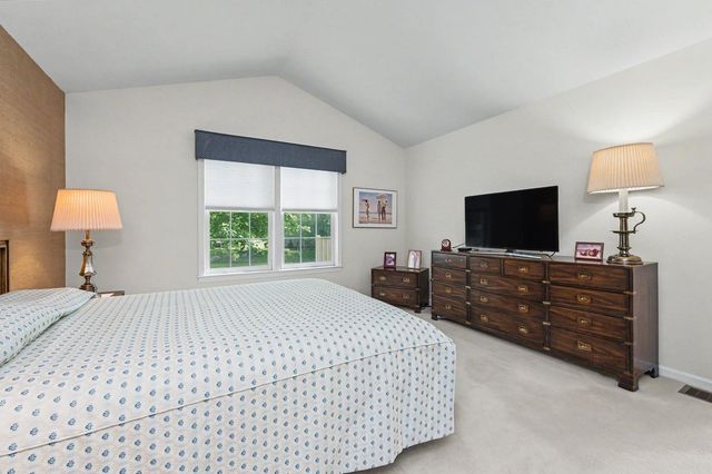 27 Gleneagle Drive, Bedford, NH 03110