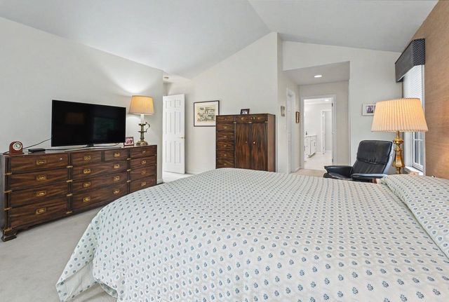 27 Gleneagle Drive, Bedford, NH 03110