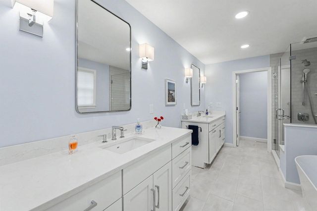 27 Gleneagle Drive, Bedford, NH 03110