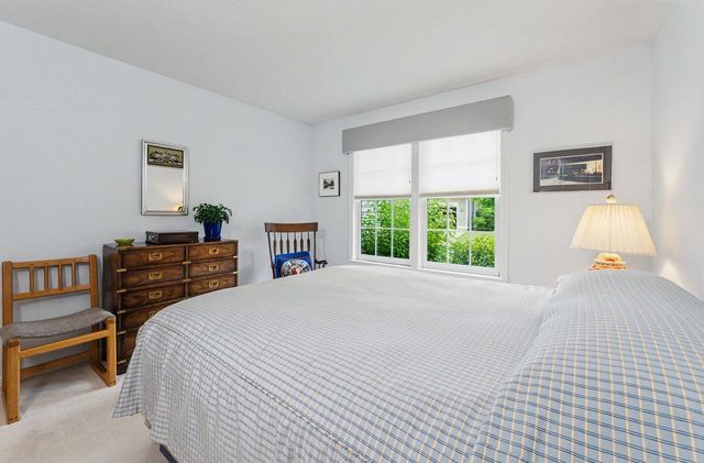 27 Gleneagle Drive, Bedford, NH 03110