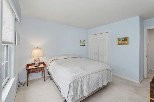 27 Gleneagle Drive, Bedford, NH 03110