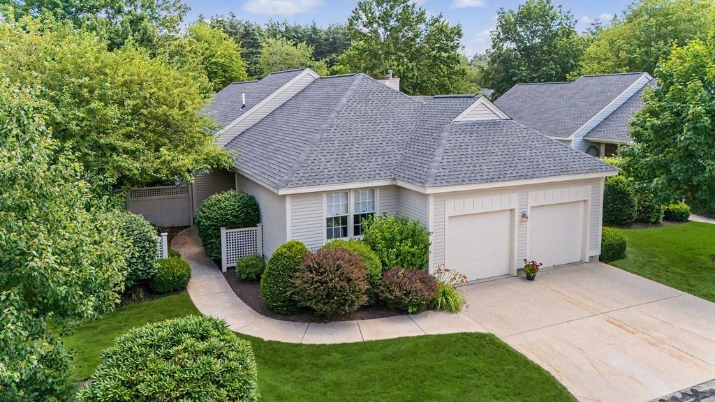 27 Gleneagle Drive, Bedford, NH 03110