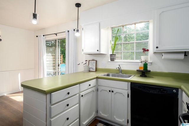 2703 Southbury Cir, Vestavia Hills, AL 35216