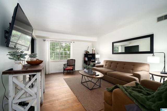 2703 Southbury Cir, Vestavia Hills, AL 35216