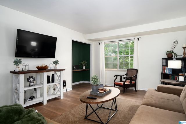 2703 Southbury Cir, Vestavia Hills, AL 35216