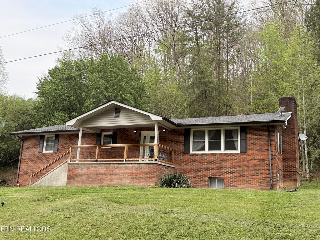 739 Rock Creek Ln, Lafollette, TN 37766