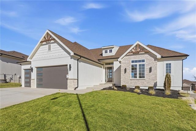 1520 NE Stewart Place, Lee's Summit, MO 64064