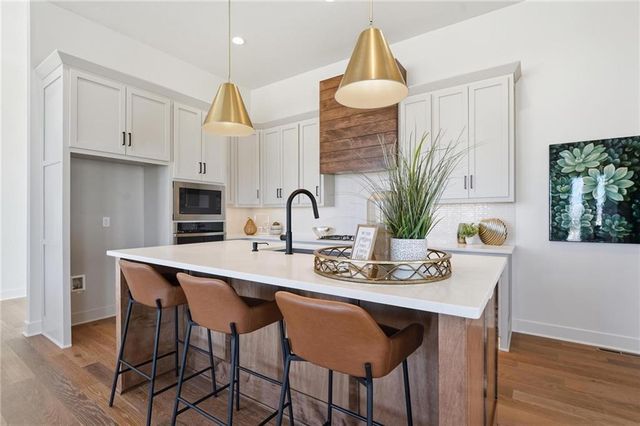 1520 NE Stewart Place, Lee's Summit, MO 64064