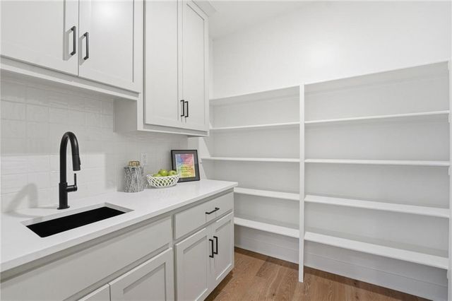 1520 NE Stewart Place, Lee's Summit, MO 64064