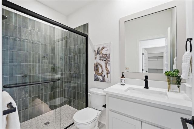 1520 NE Stewart Place, Lee's Summit, MO 64064