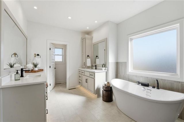 1520 NE Stewart Place, Lee's Summit, MO 64064