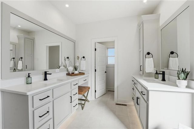 1520 NE Stewart Place, Lee's Summit, MO 64064