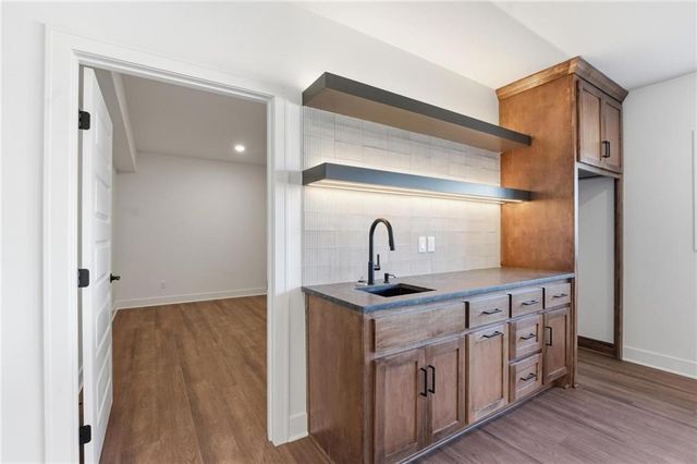 1520 NE Stewart Place, Lee's Summit, MO 64064