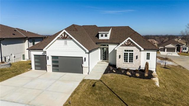 1520 NE Stewart Place, Lee's Summit, MO 64064
