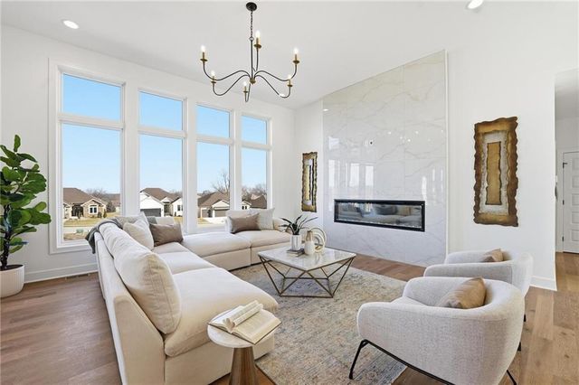 1520 NE Stewart Place, Lee's Summit, MO 64064