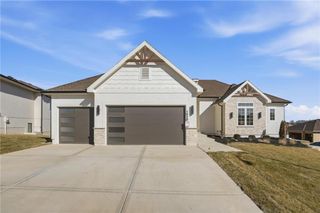 1520 NE Stewart Place, Lee's Summit, MO 64064