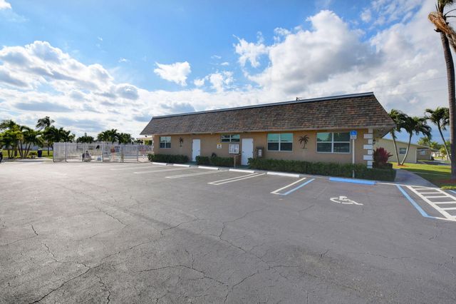 2824 Crown Court, Delray Beach, FL 33445