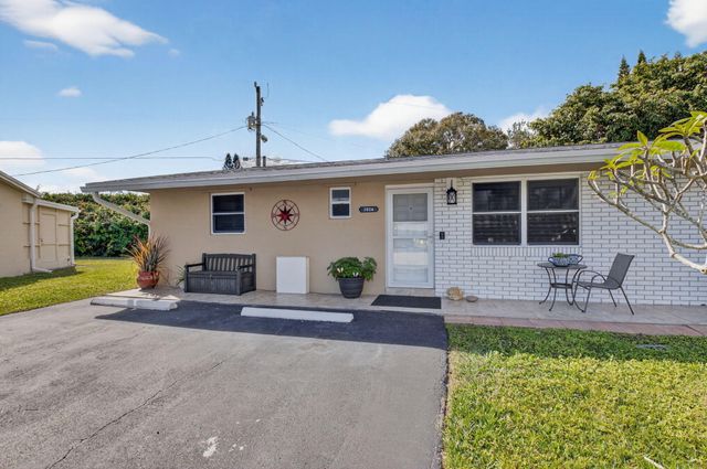 2824 Crown Court, Delray Beach, FL 33445