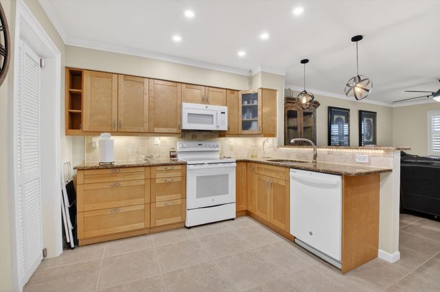 2824 Crown Court, Delray Beach, FL 33445