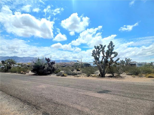 555 W Haystack Drive, Meadview, AZ 86444