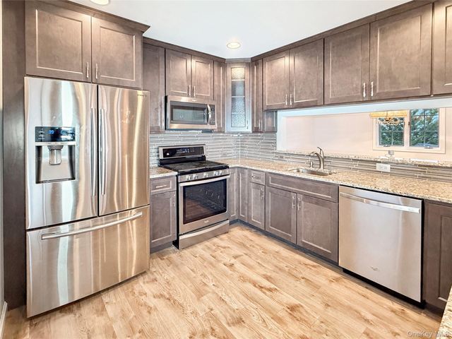 18 Grove Street, Highland, NY 12528