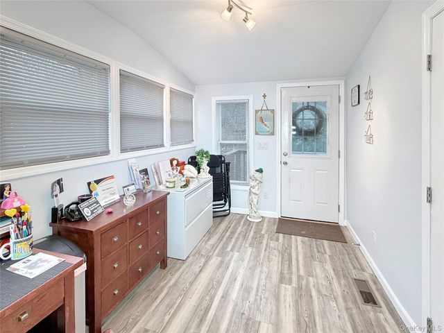 18 Grove Street, Highland, NY 12528