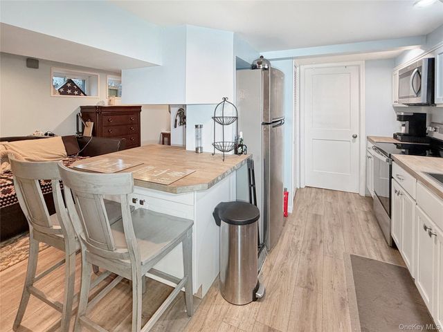 18 Grove Street, Highland, NY 12528