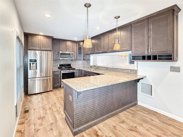 18 Grove Street, Highland, NY 12528