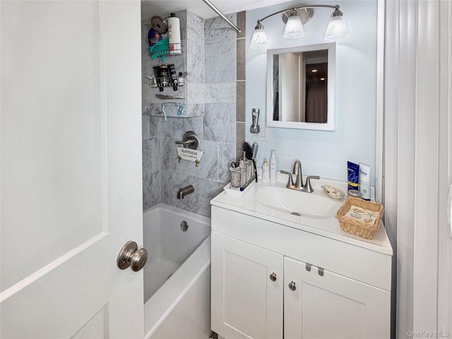 18 Grove Street, Highland, NY 12528