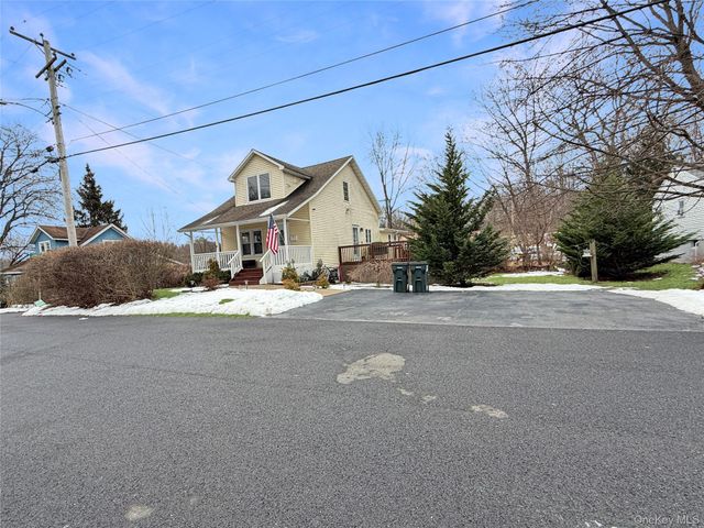 18 Grove Street, Highland, NY 12528